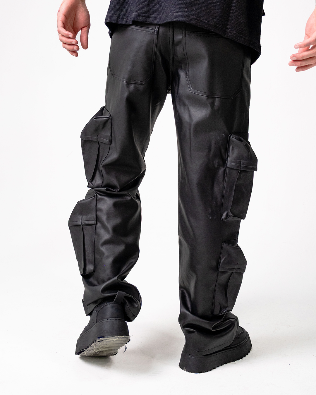 Pantalón Cargo En Cuerina