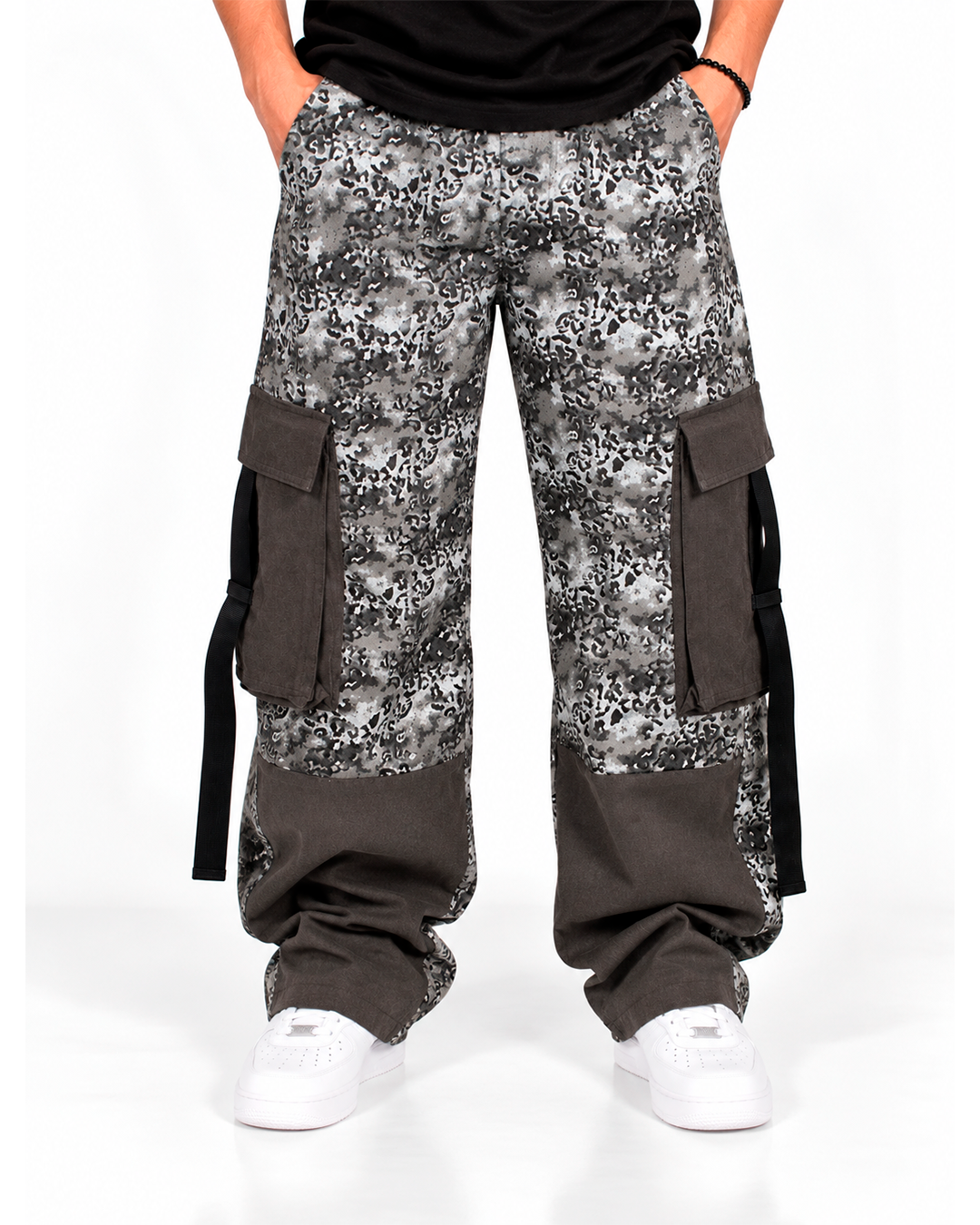 Pantalón Cargo Baggy Hombre Camuflado Gris y Negro – Bolsillos Laterales