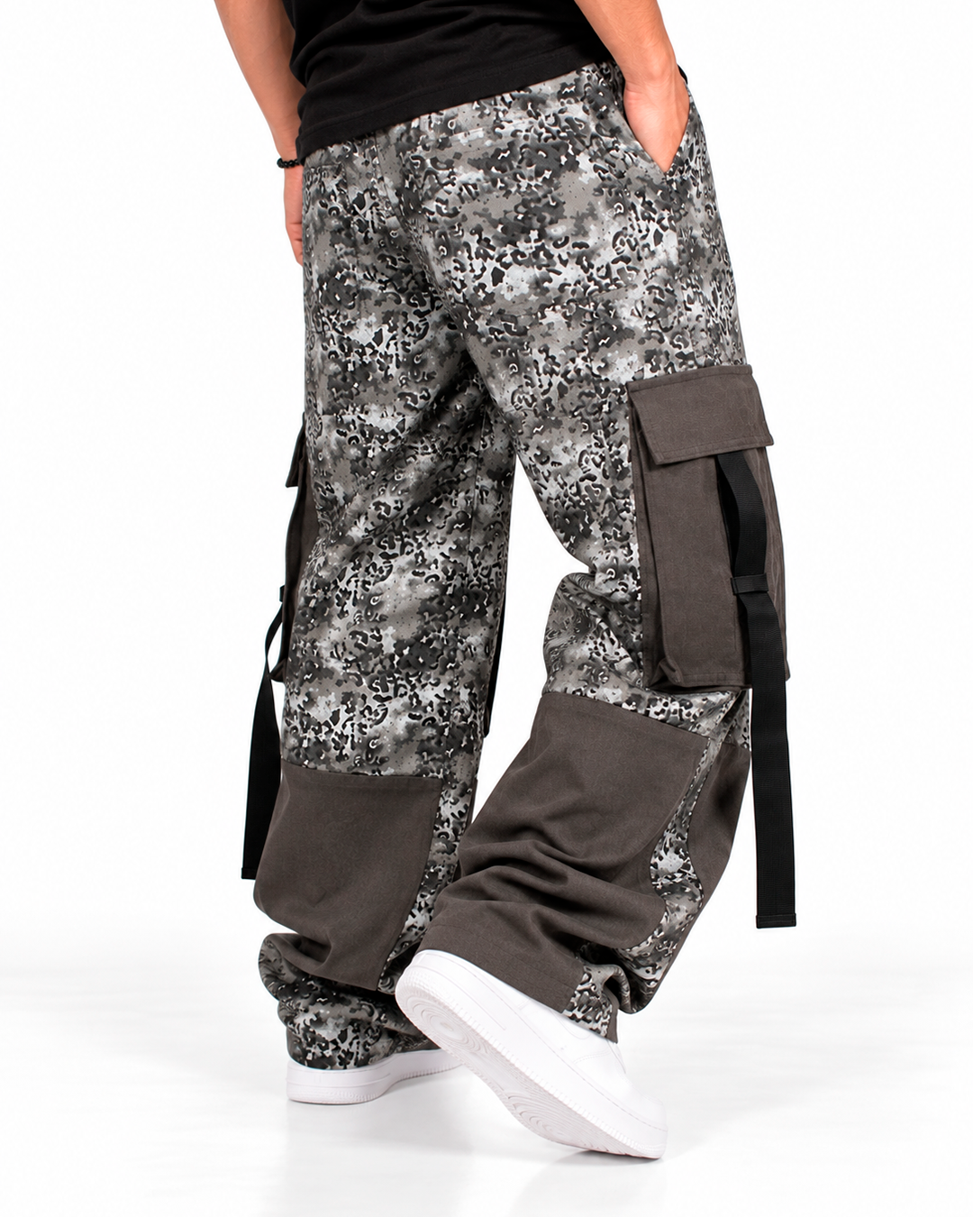 Pantalón Cargo Baggy Hombre Camuflado Gris y Negro – Bolsillos Laterales