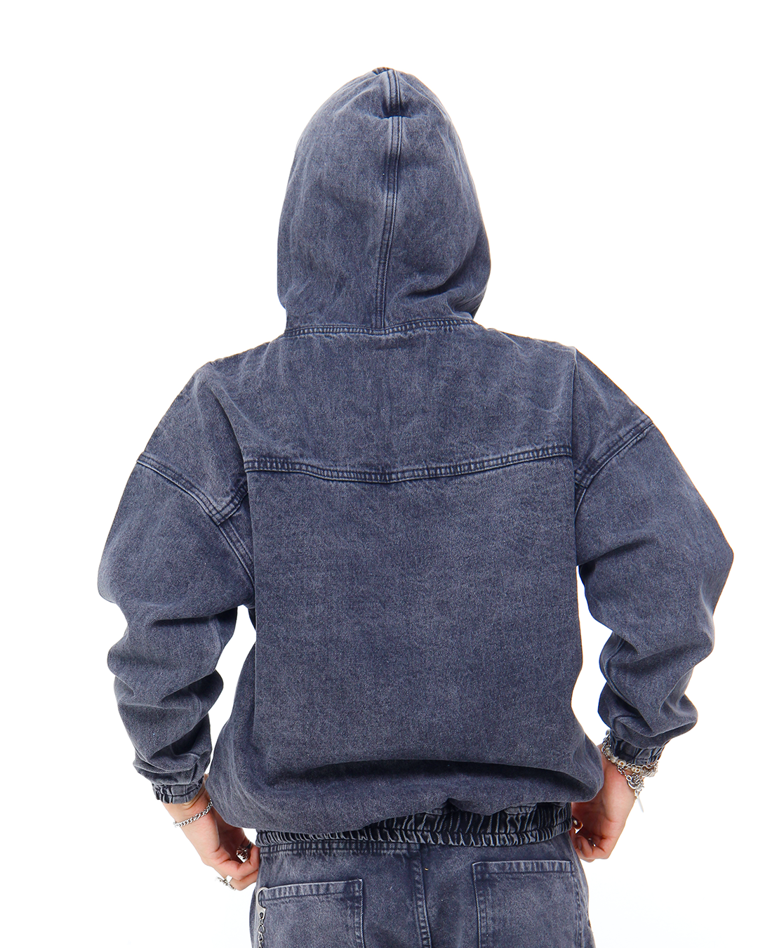 𝐁𝐮𝐳𝐨 𝐌𝐢𝐥𝐚𝐧 𝐆𝐫𝐢𝐬